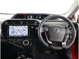 高いホールド性で運転姿勢が安定します。長距離ドライブでも疲れにくいのが魅力です。快適なドライビングライフをお送りください♪