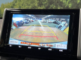【バックカメラ】駐車時に後方がリアルタイム映像で確認できます。大型商業施設や立体駐車場での駐車時や、夜間のバック時に大活躍!運転スキルに関わらず、今や必須となった装備のひとつです!