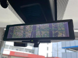 【インテリジェントルームミラー】後席の大きな荷物や同乗者で後方が確認しづらい時でも安心!カメラが撮影した車両後方の映像をルームミラー内に表示。クリアな視界で状況の確認が可能です!