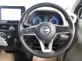 運転が楽しくなる明るく開放的な運転席まわりです。