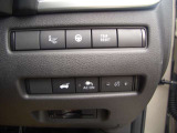 運転席の右側に各種スイッチがまとめられています。
