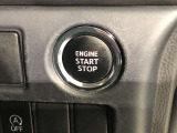 エンジンスタートスイッチです。キーが車内にあれば、エンジンの始動や停止はスイッチを押すだけ!キーを取り出す手間を省き、ワンプッシュで操作できるので簡単でスムーズです。