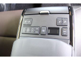 リヤアームレスト・エアコン・オーディオ等各操作スイッチ