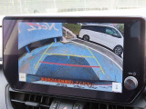 バックモニター付きでガイドラインがモニターに表示され、車庫入れや縦列駐車などの際に役立ちます!