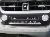 オートエアコンなのでスイッチひとつで車内を設定温度に調節してくれます☆