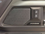 【Meridianサウンドシステム】イギリスの老舗オーディオブランドで音質が良く、ドライブ中の音楽をより一層楽しませてくれます。
