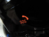 SOSコール/エアバックが展開するような深刻な事故において、自動でSOSコールを発信します。車内で急病人が出るような緊急時は、手動で発信可能です。
