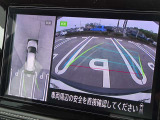 【アラウンドビューモニター&バックモニター】クルマを真上から見下ろしているかのような映像が表示され、周囲の状況がひと目で把握できるので、安心してスマートに駐車できます。駐車が苦手な方にオススメです!