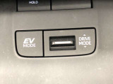 「EVモード」「ECOモード」「PWRモード」等の切り替えができます。エアコンの利きやアクセルの反応に違いがあります。燃費重視や走行重視で切り替える方が多いです。