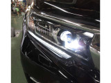 高輝度で点灯速度の速いLEDヘッドランプ& LEDクリアランスランプ(デイライト機能付)&LEDフォグランプがついています。