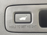 【パワーバックドア】スマートキーや運転席のボタンを押すだけでリアゲートが自動で開閉します!荷物を持っている時や、高い位置にあるバックドアを閉める際に便利な機能です♪