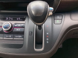 発進時から滑らかに加速する無段階変速のCVTはストップ&ゴーの多い街の中も快適です