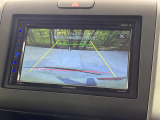【バックカメラ】駐車時に後方がリアルタイム映像で確認できます。大型商業施設や立体駐車場での駐車時や、夜間のバック時に大活躍!運転スキルに関わらず、今や必須となった装備のひとつです!