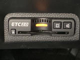 ハンドルの左下にETC2.0がついています。高速道路の料金所の通過も楽々です!。 カードの取り出しもしやすい場所についています。