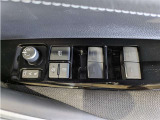 運転席からも操作可能な全席パワーウィンドウが装備されています。
