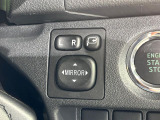 【電動格納ミラー】サイドミラーは電動格納式となっており、狭い駐車場でもキズがつくリスクを抑えられます。