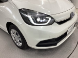 明るく白い光のLEDヘッドライトにより、夜間でも遠くまで見通しやすく、安全性が高まります。