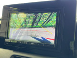 【バックカメラ】駐車時に後方がリアルタイム映像で確認できます。大型商業施設や立体駐車場での駐車時や、夜間のバック時に大活躍!運転スキルに関わらず、今や必須となった装備のひとつです!