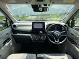 視界広々で運転しやすいインパネ