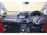操作性に優れた運転席となります!小物入れや各ボタンの配置にこだわり、使いやすいです!座り心地もよく視認性も良好なのでロングドライブもお任せ下さい!