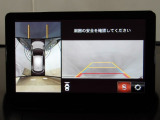 狭い場所での駐車やすれ違いなどでより的確な運転操作に役立つ360&deg;ビューモニターが装備されています。