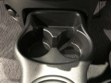 ドリンクカップフォルダー付きで運転も快適に?