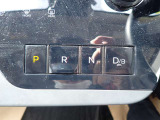 ボタン式のシフトレバーですのでインパネ周りがとてもスッキリとしています♪