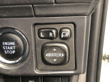 電動格納式ドアミラー付き。駐車場へ停めた時に、ボタン一つで左右のドアミラーをたたむ事ができます。
