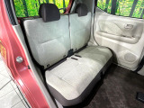 後部座席も気になるようなキズ・汚れやへたり等、大きなダメージはなく、良好な状態です。