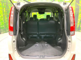 後席を格納すると、これだけの広さが!シーンに合わせたシートアレンジで、大きな荷物も積むことが出来ます♪