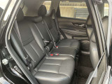 後部座席も当然、綺麗・清潔に仕上げております。内装の綺麗なお車は気持ちが良いですし、コンディションのいい車が多いです。前のユーザーが丁寧に使っていた証拠です。