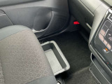 助手席下にボックスがあり普段使わないもの等を収納しておくことが出来ます
