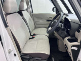 ゆったりと座れる運転席シートですのでストレスなく運転が出来ますよ!