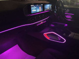 インテリアを鮮やかに彩るアンビエントライトを装備。64色から選ぶ事ができ、明るさも調整できます。夜間ドライブが待ち遠しくなります。
