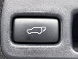 【パワーバックドア】スマートキーや運転席のボタンを押すだけでリアゲートが自動で開閉します!荷物を持っている時や、高い位置にあるバックドアを閉める際に便利な機能です♪