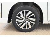 純正なので車に似合うデザインになっていますね。スタッドレスタイヤもご相談下さい。