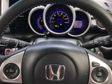 ステアリングスイッチです!!運転中のオーディオの音量やソースの変更も手元で出来ますよ!!