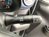 【オートマチックハイビーム】先行車や対向車のライトを認識し、ヘッドライトの上下の向きを自動で切り替てくれるので、運転に集中できて安全です。