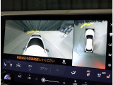 パノラミックビューモニター。車両を上から見たような映像を表示。運転席から目視しにくい車両周囲の状況をリアルタイムで確認できます。