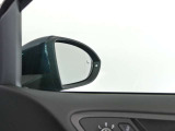 認定中古車だけの、専門メカニックによる整備&メーカー保証が初めて外車に乗るかたにも安心をお届けいたします。