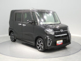 【頼れる走行性能】 4WDの駆動方式が、冬の凍結路面でもしっかりとした足取りをサポート。清潔感のある車内空間をご用意し、お客様の新しいカーライフに寄り添います。