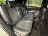 後部座席も気になるようなキズ・汚れやへたり等、大きなダメージはなく、良好な状態です。