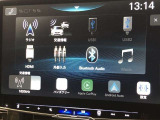 Bluetooth(ブルートゥース)接続機能付き。スマートフォンなどからお気に入りの音楽をワイヤレス再生できます。ドライブがさらに楽しくなりますね。