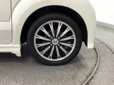純正アルミホイールです。足元が引き立つので、車全体のイメージがアップしますよ!
