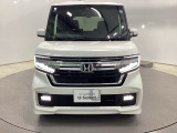 お客様に安全で快適なカーライフをお送りいただくために、中古車にも高いレベルの品質基準を設け、その基準に従って、全ての中古車について納車前整備を実施しています。