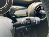 オリジナルサービスもついたMINI自動車保険も取り扱っております。MINI自動車保険にご加入いただくと、万一のトラブルを24時間365日サポートするエマージェンシー・サービスの〈プレミアム〉をご利用いただけます。