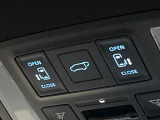 【パワーバックドア】スマートキーや運転席のボタンを押すだけでリアゲートが自動で開閉します!荷物を持っている時や、高い位置にあるバックドアを閉める際に便利な機能です♪