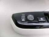 ドアミラーの鏡面の調節、格納は運転席からすべて操作できます!