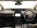 シンプルながら機能性あふれる運転席廻りです。視界性もよく、運転しやすいですよ。