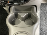 ドリンクホルダー/小物入れにもなって便利です